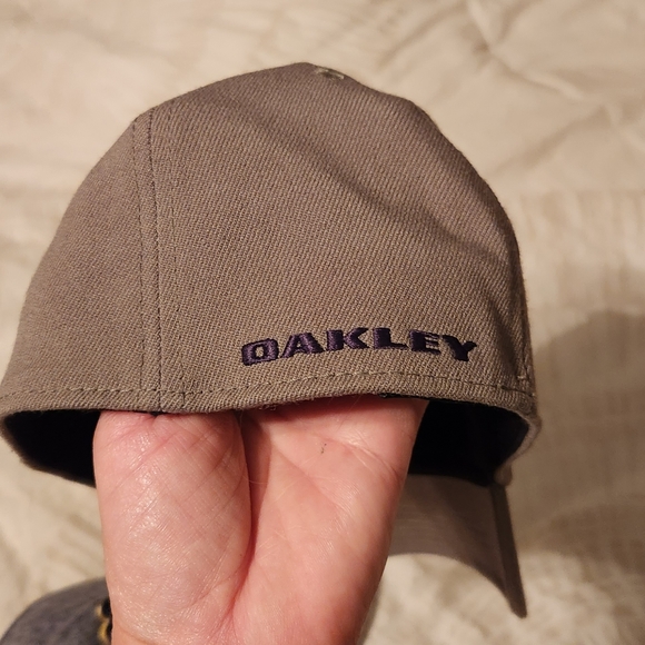 Men and or Womens Oakley and Norte Dame caps Combo - Picture 2 of 6